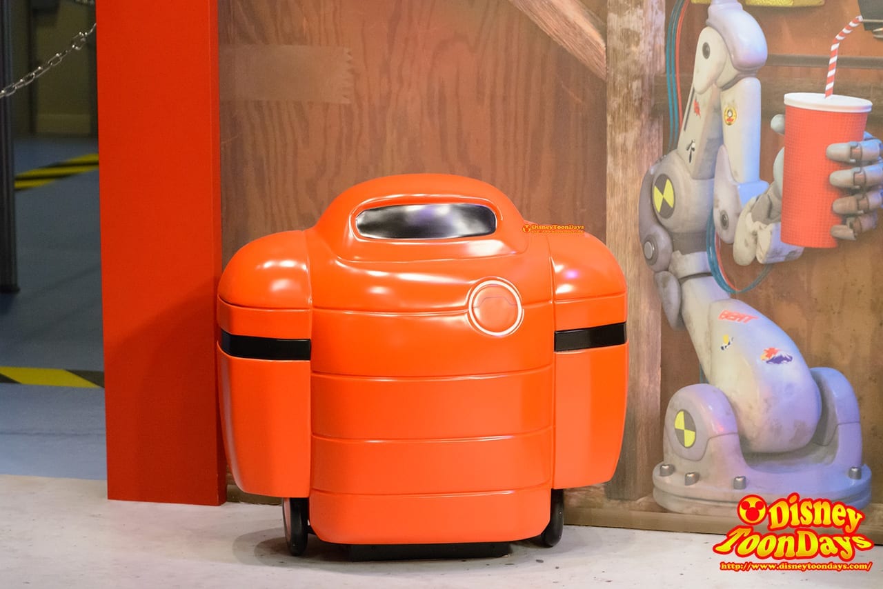 WDW ディズニーハリウッドスタジオ アニメーションコートヤード ベイマックスの充電器