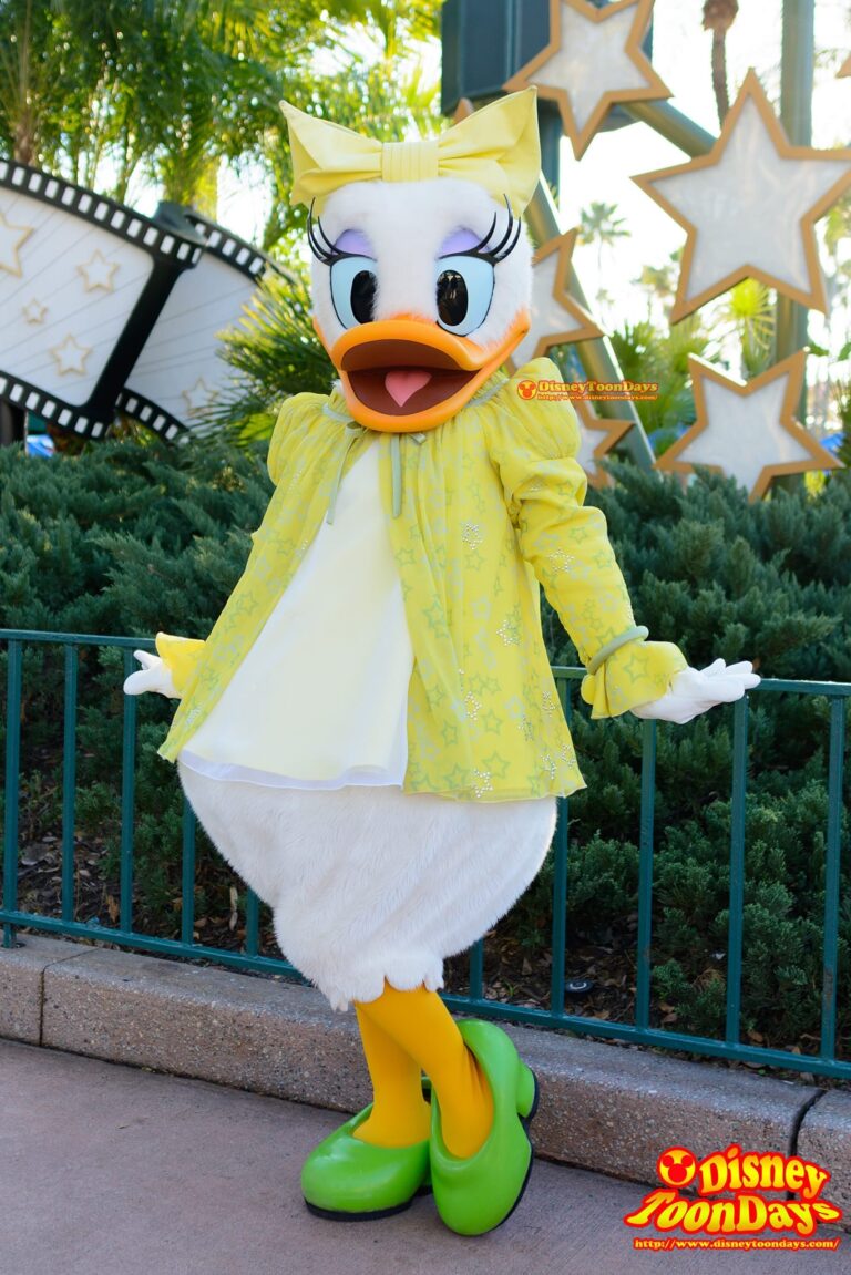 WDW ディズニーハリウッドスタジオ センターステージコートヤード グリーティング デイジーダック