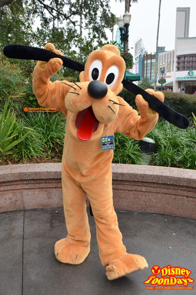 WDW ディズニーハリウッドスタジオ センターステージコートヤード グリーティング プルート