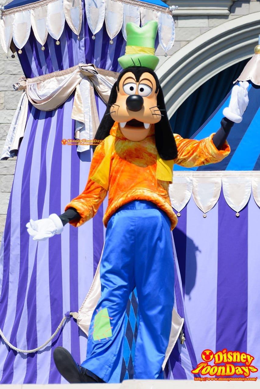 WDW マジックキングダム キャッスルフォアコートステージ ドリーム・アロング・ウィズ・ミッキー グーフィー