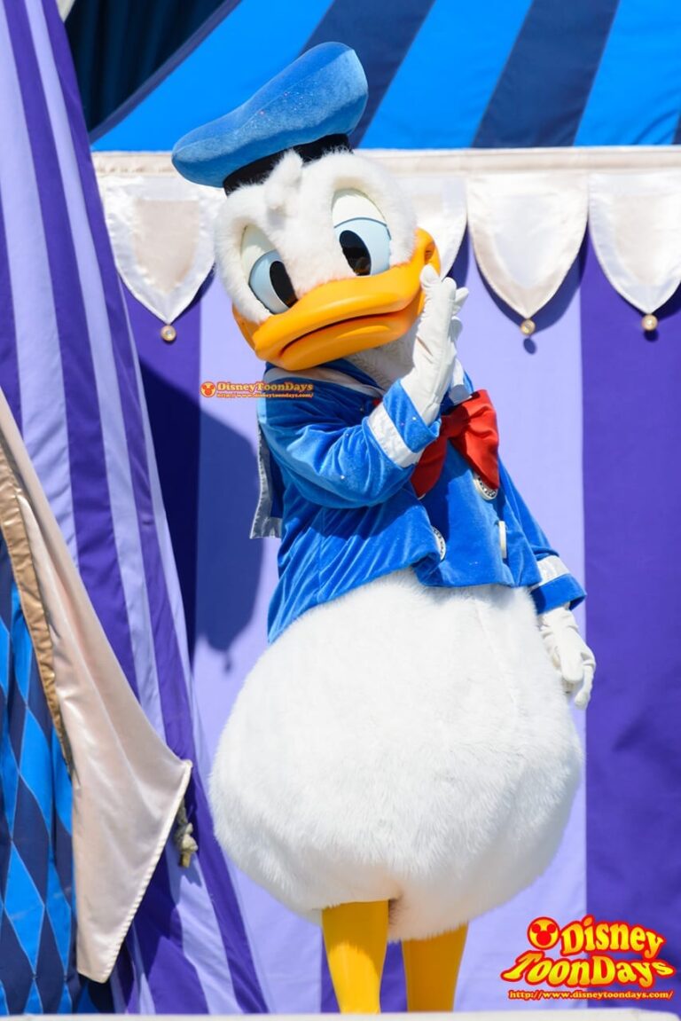 WDW マジックキングダム キャッスルフォアコートステージ ドリーム・アロング・ウィズ・ミッキー ドナルドダック