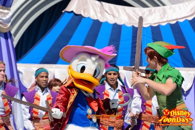 WDW マジックキングダム キャッスルフォアコートステージ ドリーム・アロング・ウィズ・ミッキー ドナルドダック ピーターパン