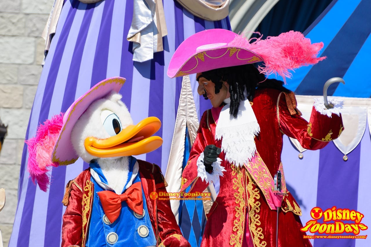 WDW マジックキングダム キャッスルフォアコートステージ ドリーム・アロング・ウィズ・ミッキー ドナルドダック フック船長