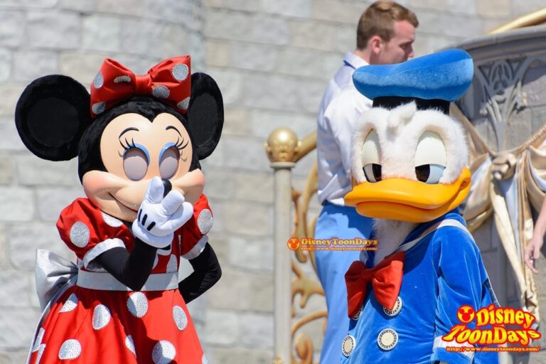 WDW マジックキングダム キャッスルフォアコートステージ ドリーム・アロング・ウィズ・ミッキー ミニーマウス ドナルドダック
