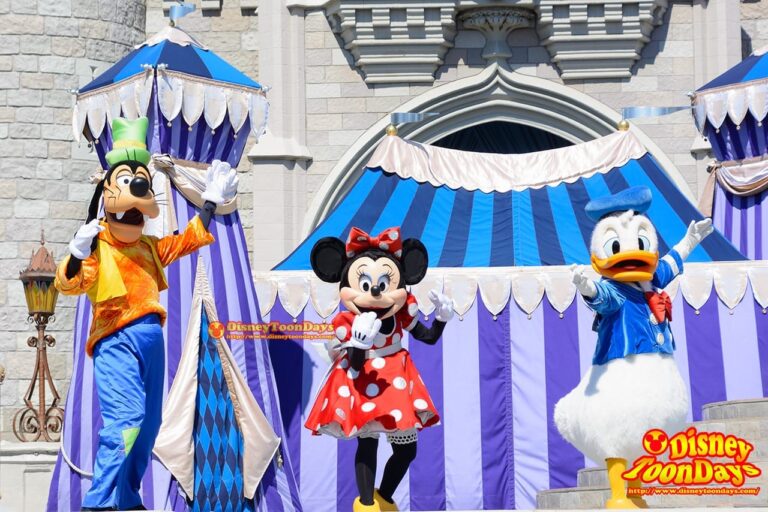 WDW マジックキングダム キャッスルフォアコートステージ ドリーム・アロング・ウィズ・ミッキー ミニーマウス