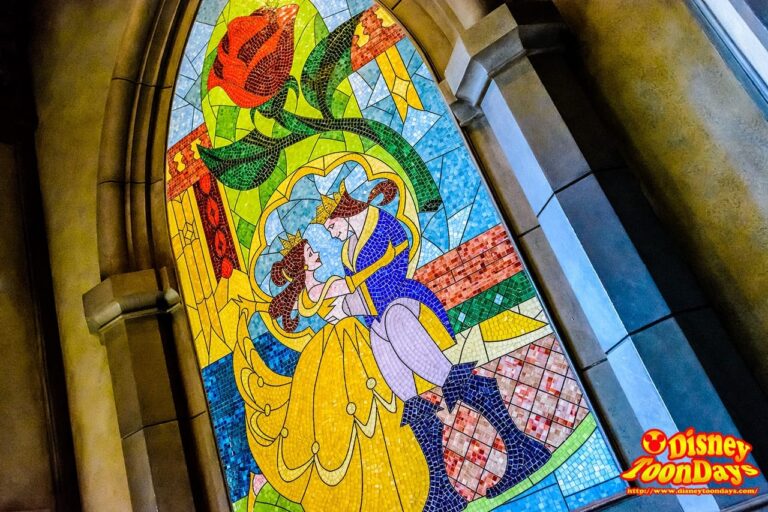 WDW マジックキングダム ニューファンタジーランド ビー・アワー・ゲスト・レストラン ステンドグラス