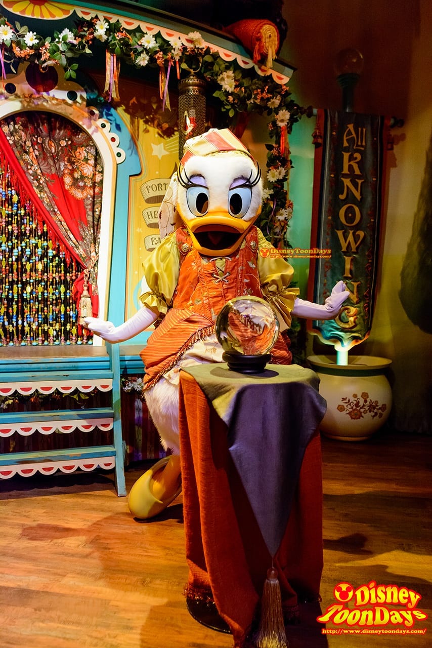 WDW マジックキングダム ニューファンタジーランド ピートズ・シリー・サイド・ショー デイジーダック　