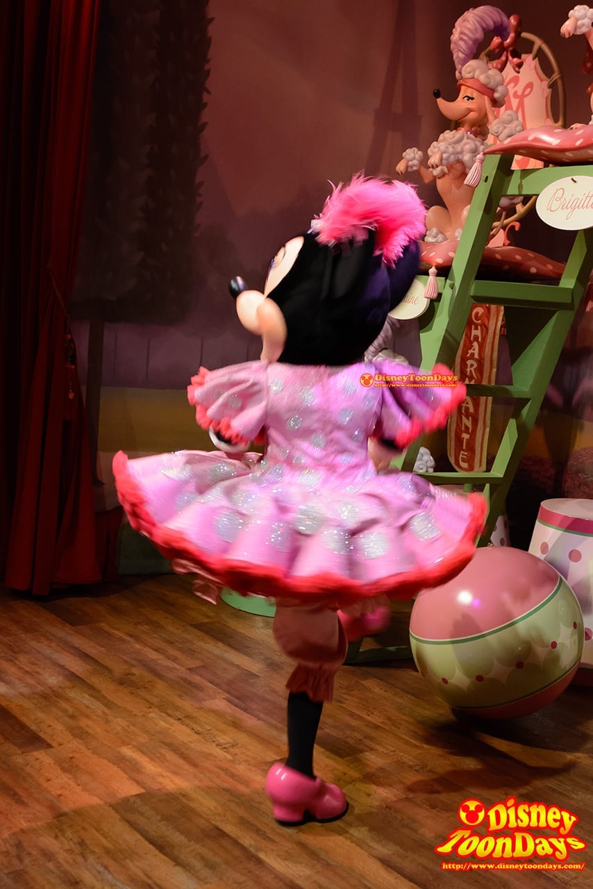 WDW マジックキングダム ニューファンタジーランド ピートズ・シリー・サイド・ショー ミニーマウス