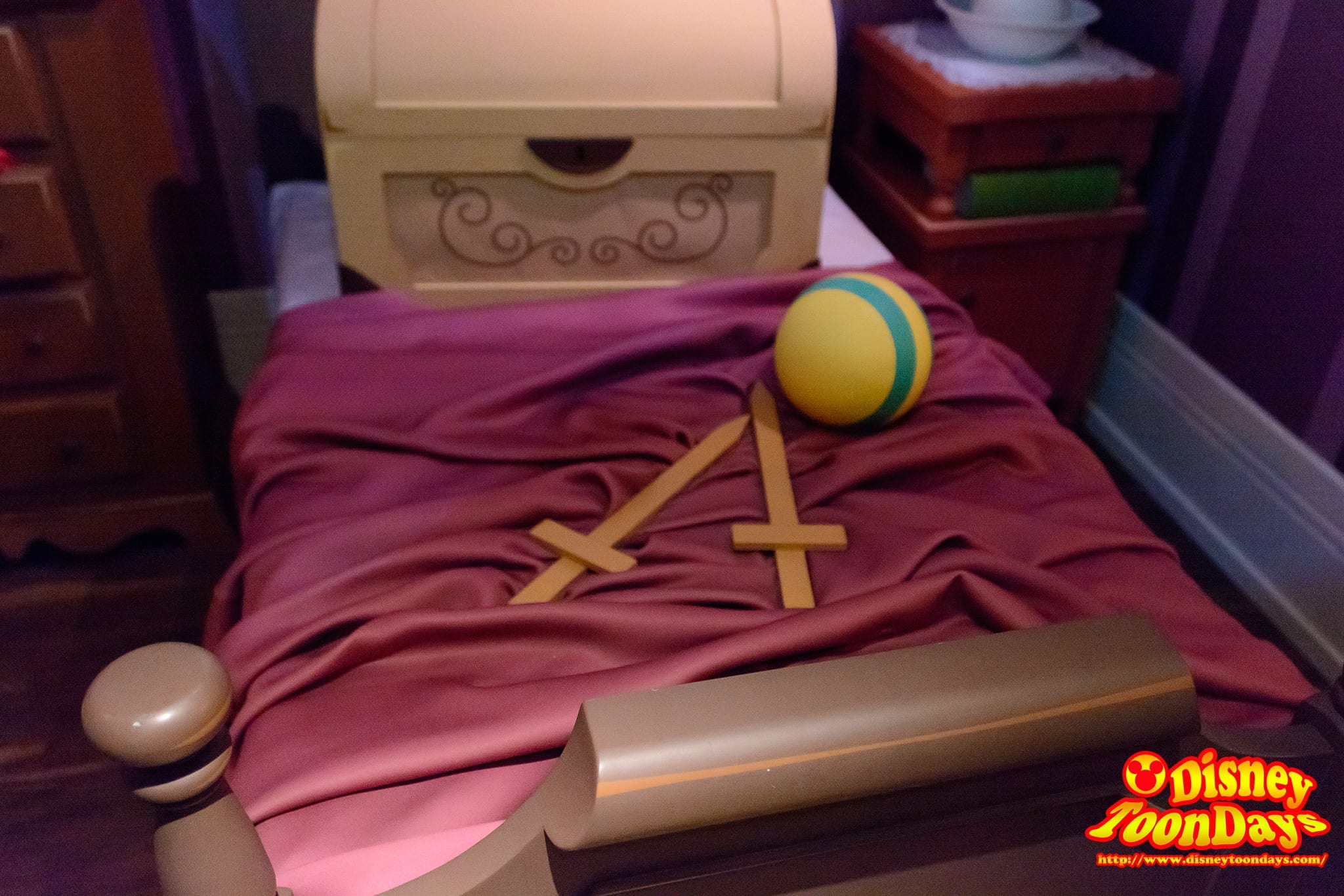 WDW マジックキングダム ファンタジーランド ピーターパンズ・フライト　子供部屋　剣