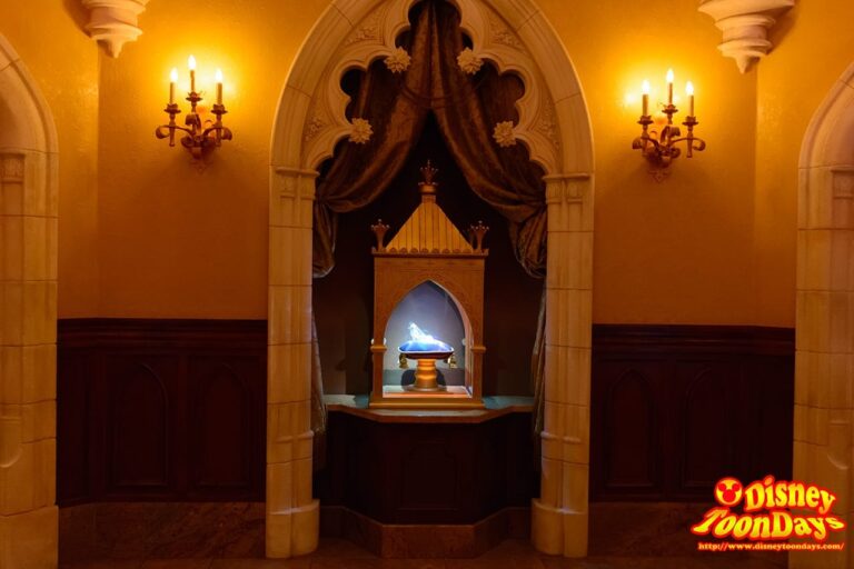 WDW マジックキングダム ファンタジーランド プリンセス・フェアリーテイル・ホール ガラスの靴