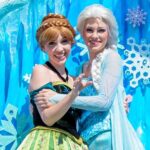 アナ:「アナと雪の女王」の緑色のドレスを着た王女