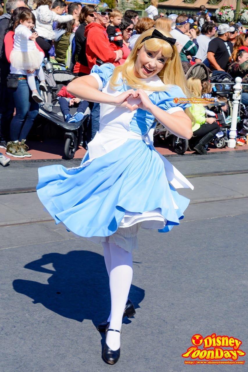 WDW マジックキングダム フェスティバル・オブ・ファンタジー・パレード アリス
