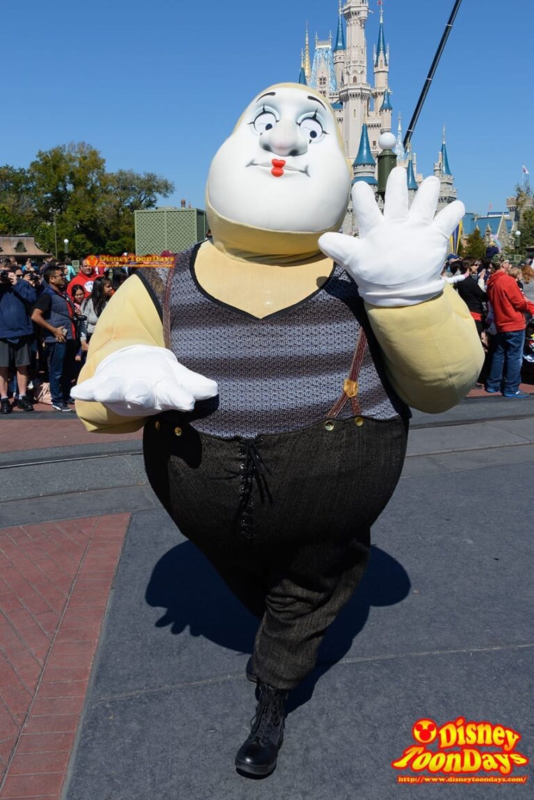 WDW マジックキングダム フェスティバル・オブ・ファンタジー・パレード ウルフ