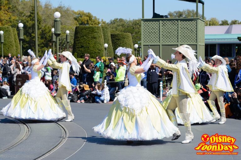 WDW マジックキングダム フェスティバル・オブ・ファンタジー・パレード オープニング