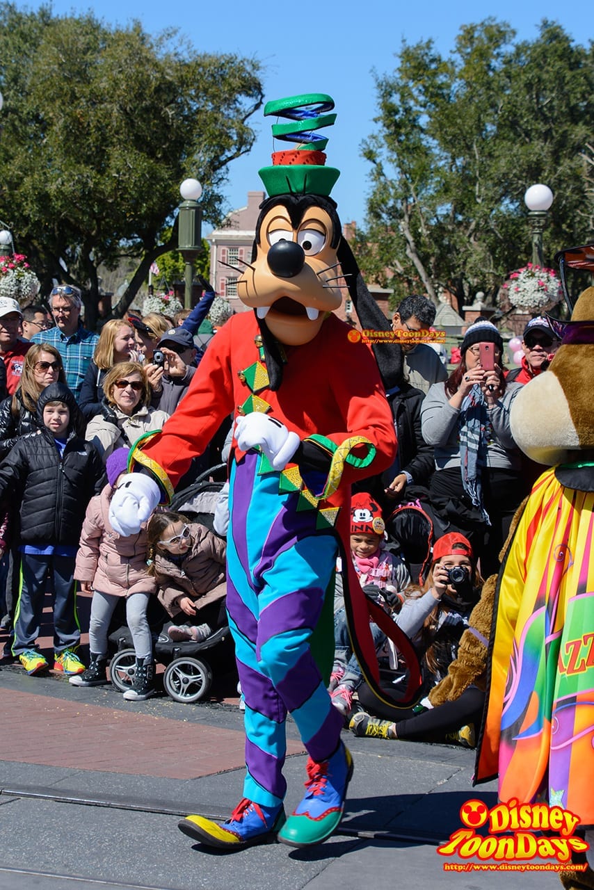 WDW マジックキングダム フェスティバル・オブ・ファンタジー・パレード グーフィー