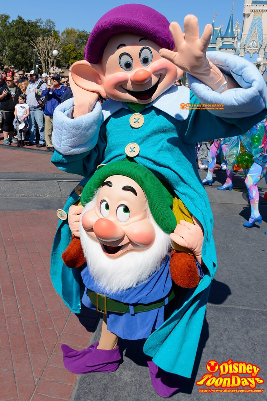 WDW マジックキングダム フェスティバル・オブ・ファンタジー・パレード スニージー＆ドーピー