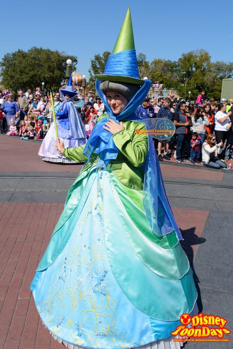 WDW マジックキングダム フェスティバル・オブ・ファンタジー・パレード フォーナ