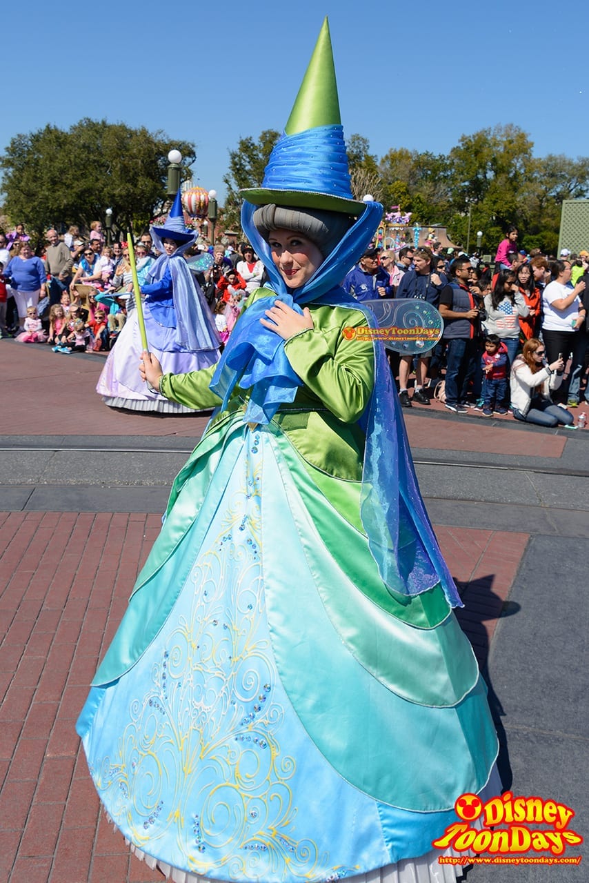 WDW マジックキングダム フェスティバル・オブ・ファンタジー・パレード フォーナ