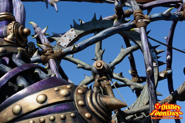 WDW マジックキングダム フェスティバル・オブ・ファンタジー・パレード 糸車