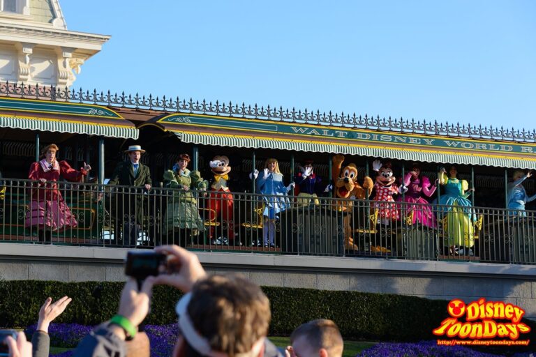 WDW マジックキングダム マジックキングダム・ウェルカム・ショー ミッキーマウス アリス プルート 白雪姫 ミニーマウス アナスタシア ドリゼラ