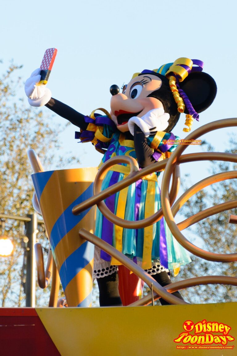WDW マジックキングダム ムーブ・イット・シェイク・イット・ダンス・アンド・プレイ・イット  ミニーマウス
