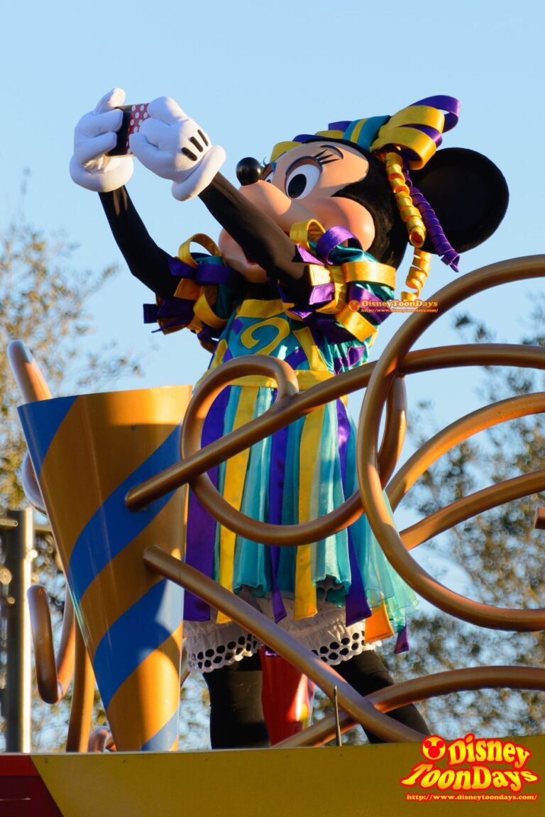 WDW マジックキングダム ムーブ・イット・シェイク・イット・ダンス・アンド・プレイ・イット ミニーマウス