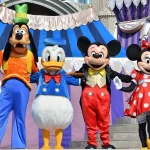 WDW マジックキングダム ファンタジーランド  ドリーム・アロング・ウィズ・ミッキー グーフィー ドナルドダック ミッキーマウス ミニーマウス