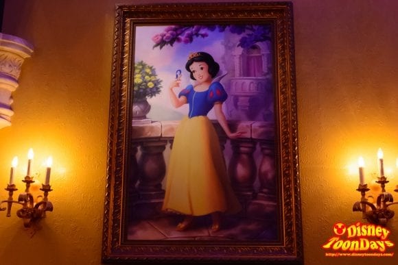 WDW マジックキングダム ファンタジーランド プリンセス・フェアリーテイル・ホール 絵画 白雪姫
