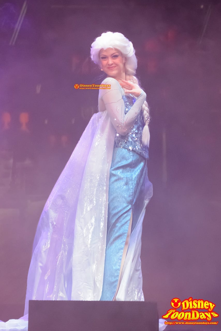 WDW ディズニーハリウッドスタジオ エコーレイク フォー・ザ・ファースト・タイム・イン・フォーエバー：ア・フローズン・シングアロング・セレブレーション　エルサ