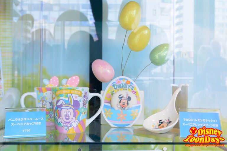 TDL ディズニー・イースター 2016 スペシャルメニュー バニラ＆ラズベリームース、スーベニアカップ付き マカロン（レモンガナッシュ）スーベニアレンゲスプーン付き