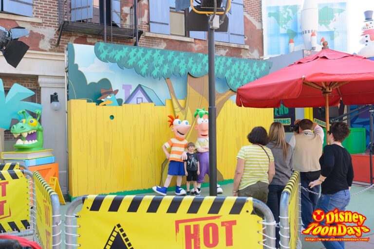 WDW ディズニーハリウッドスタジオ ストリーツオブアメリカ グリーティング フィニアス　ファーブ セット