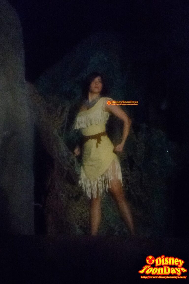 WDW ディズニーハリウッドスタジオ ハリウッドブルーバード ファンタズミック! ポカホンタス