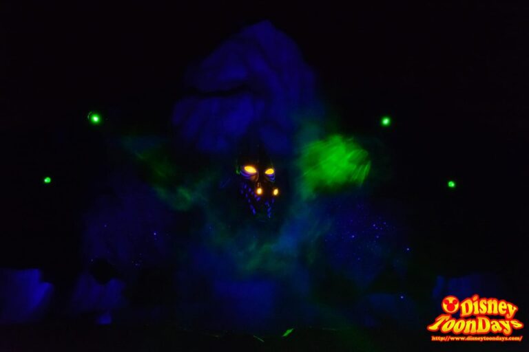 WDW ディズニーハリウッドスタジオ ハリウッドブルーバード ファンタズミック! マレフィセントドラゴン