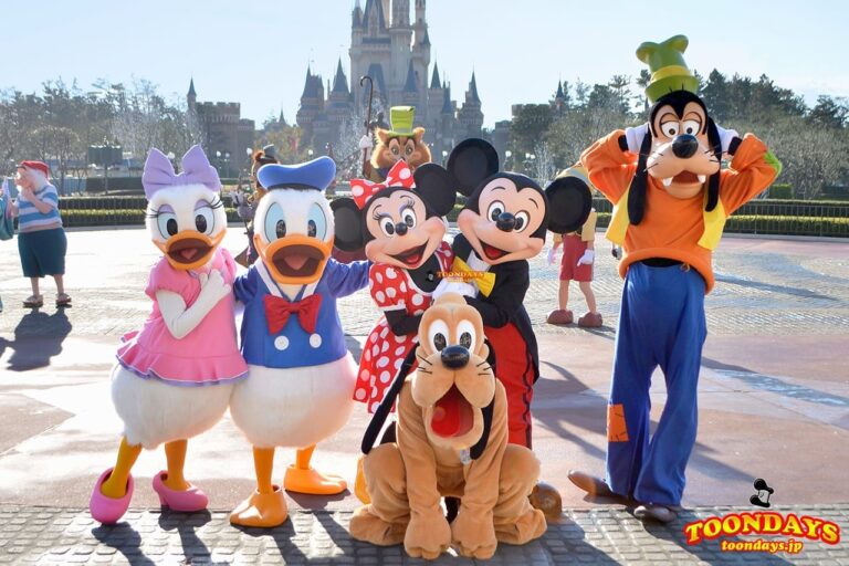 TDL エントランス グリーティング ミッキーマウス ミニーマウス ドナルドダック デイジーダック プルート