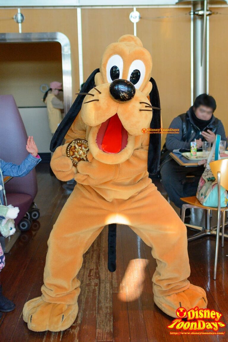 ホライズンベイレストラン旧衣装でのプルートのグリーティング