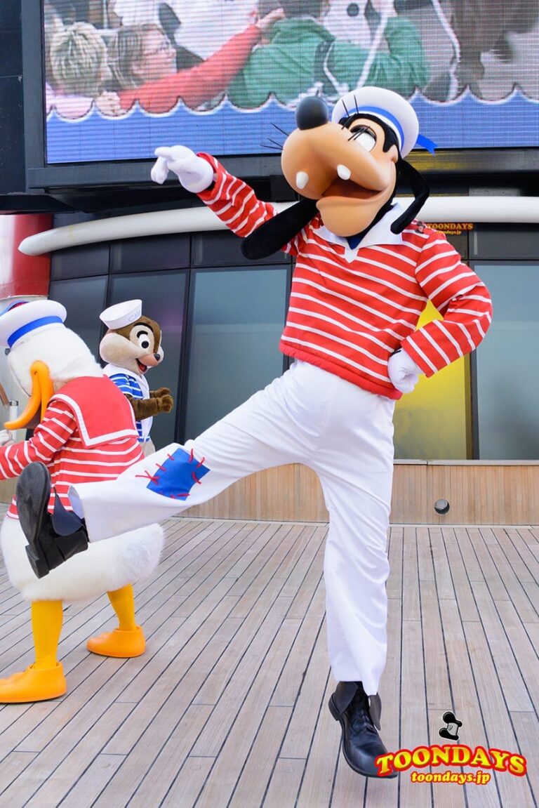 DCL ディズニー・ワンダー号 デックステージ アドベンチャーズ・アウェイ グーフィー