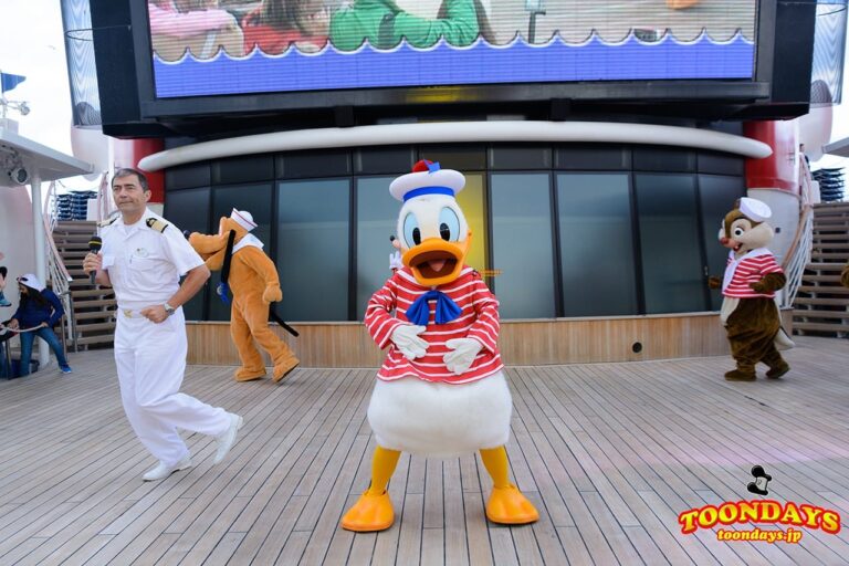 DCL ディズニー・ワンダー号 デックステージ アドベンチャーズ・アウェイ ドナルドダック (1)