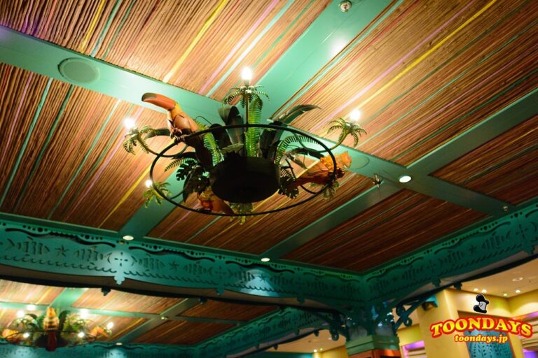 DCL ディズニー・ワンダー号 パロット・ケイ (1)