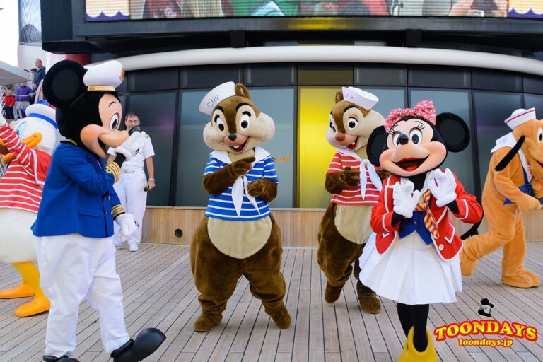 DCL ディズニー・ワンダー号 デックステージ アドベンチャーズ・アウェイ ミッキーマウス ミニーマウス チップ デール
