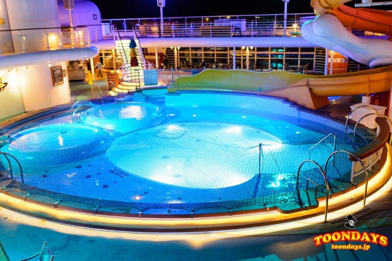 DCL ディズニー・ワンダー号 プール (2)