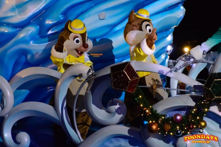 カラー・オブ・クリスマス~ナイトタイム・ウィッシュ~のチップとデールの衣装