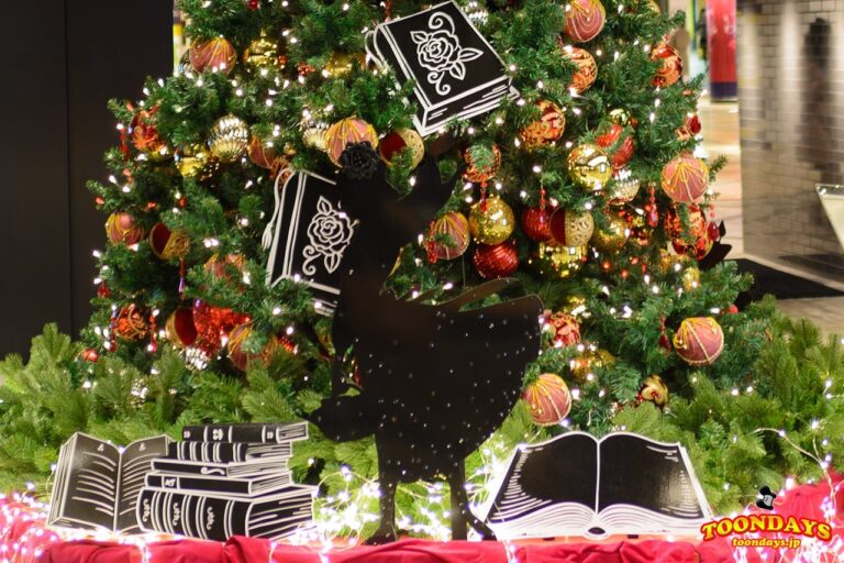 ベルのクリスマスツリーのデコレーション