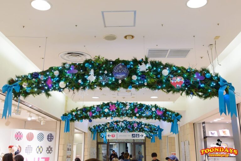 アリスがホワイトラビットを追いかけるクリスマスデコレーション