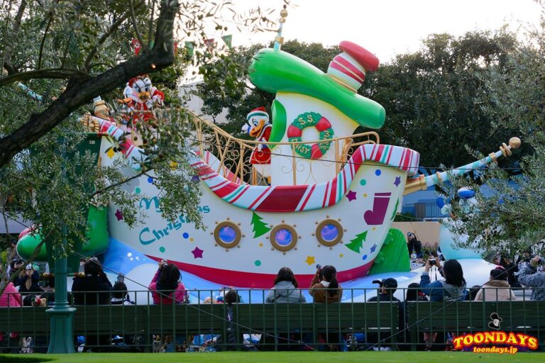 show-mode-of-disney-christmas-stories-2016-19