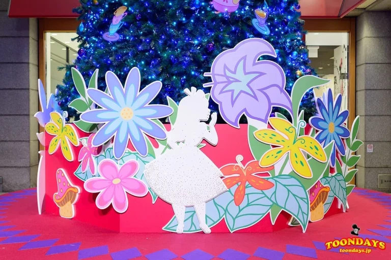 『ふしぎの国のアリス』のクリスマスツリー登場！「ディズニー・クリスタル・マジック」開催の青葉台東急スクエア