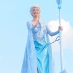 エルサ：「アナと雪の女王」の青い服の氷の女王