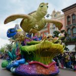 クラッシュ:「ファインディング・ニモ」の緑色のウミガメ
