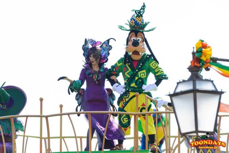 マジックリアリズムファッションのグローリアとグーフィー
