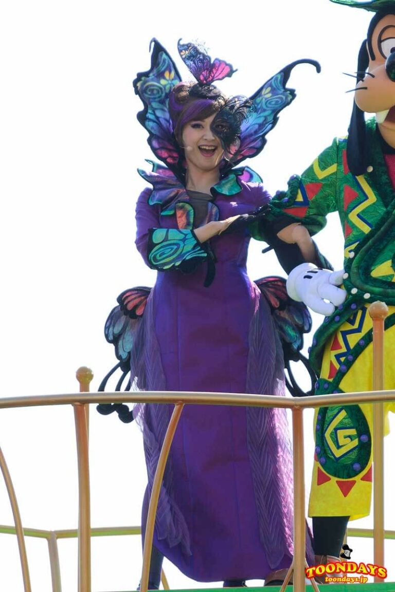 ファッショナブル イースター2017のカルロッタ・マリポーサ