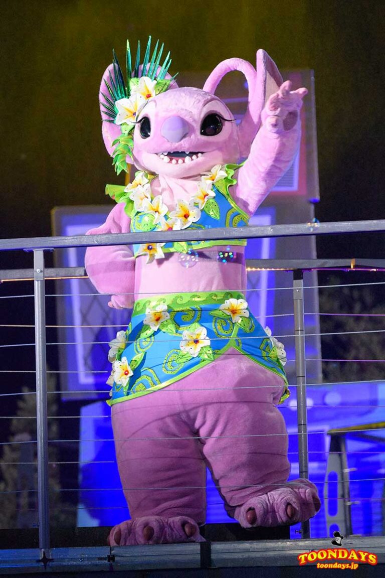 『マックス・ライブ！ゲッティング・ウィズ・イット』の水着コスのエンジェル